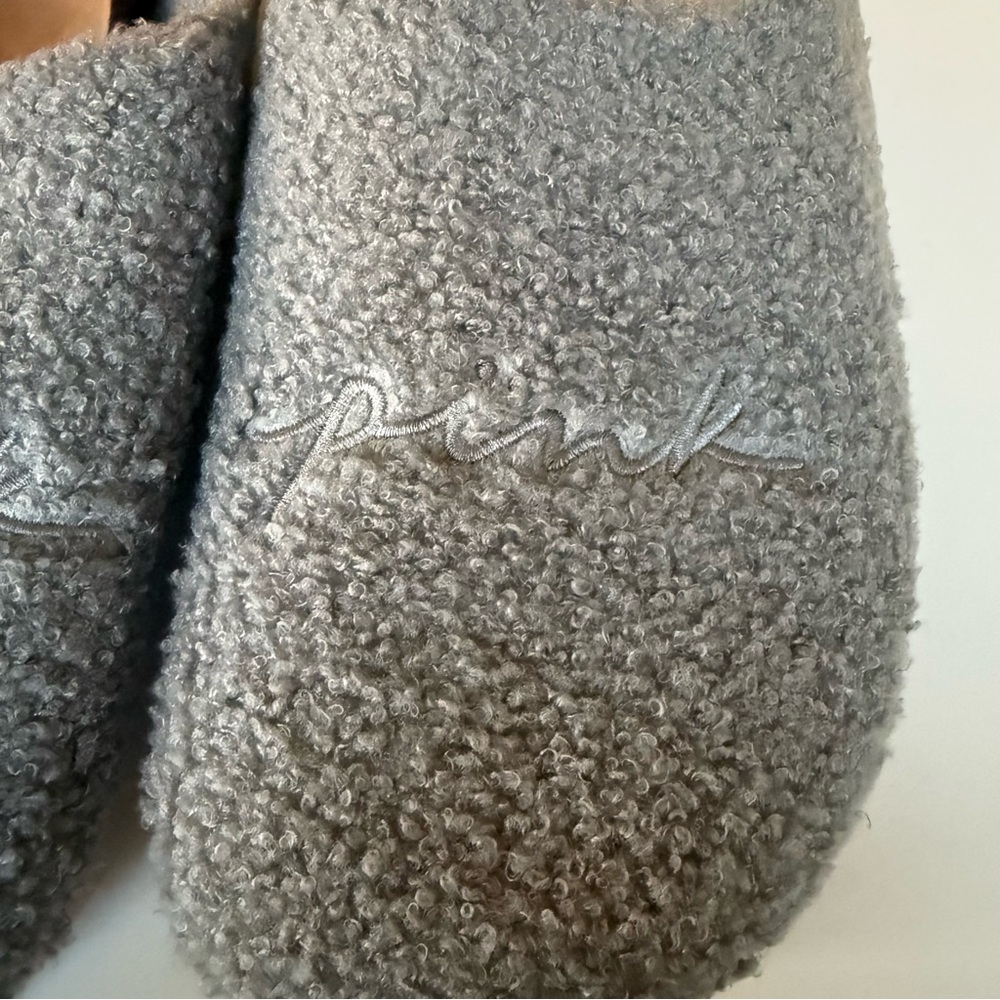 PINK Victoria's Secret Gray Slippers - Picture 6 of 6